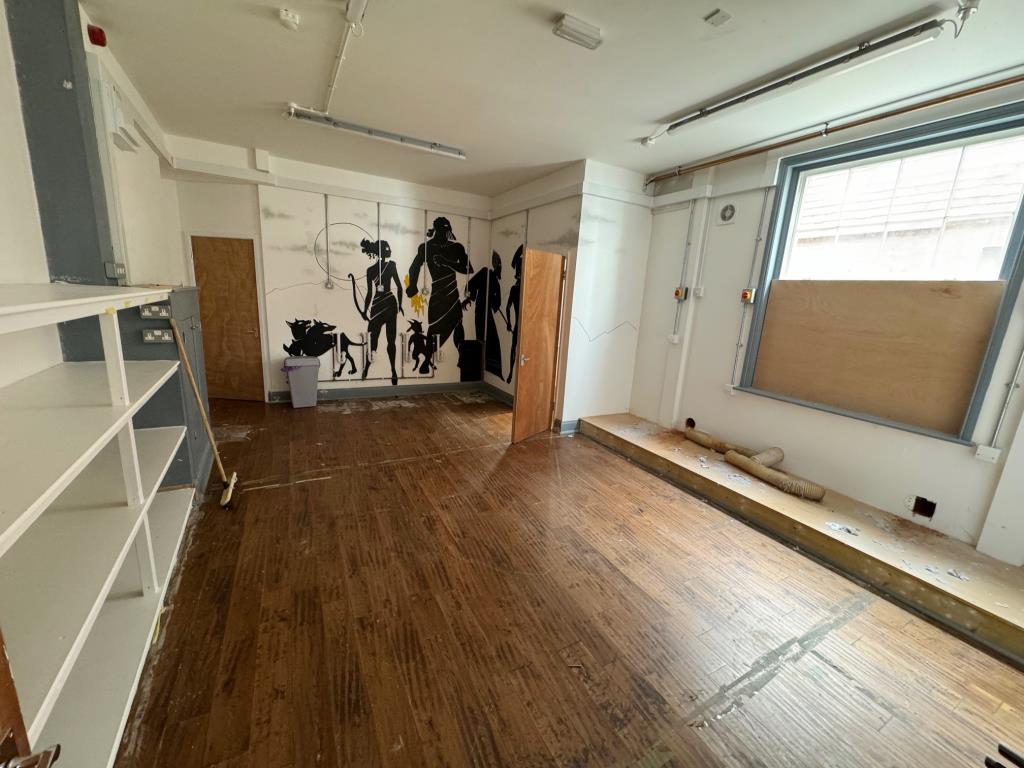 Lot: 43 - CITY CENTRE COMMERCIAL INVESTMENT AND ADJACENT VACANT COMMERCIAL PREMISES WITH POTENTIAL - Ground floor rear room of No 3